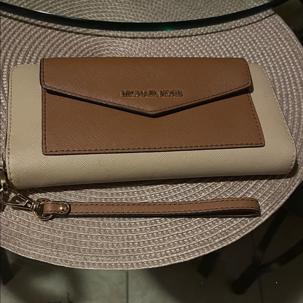 Michael Kors Beige and Brown Wristlet Wallet. NWOT - Picture 14 of 15